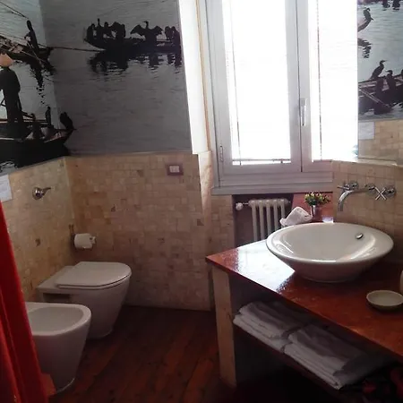 House לינה וארוחת בוקר